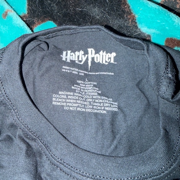Warner Bros. Black Harry Potter Tee and pin - Picture 3 of 4